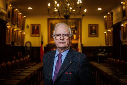 Alejandro Artigas, the honorary director of the Santiago Fire Department, in the boardroom of the department’s headquarters.