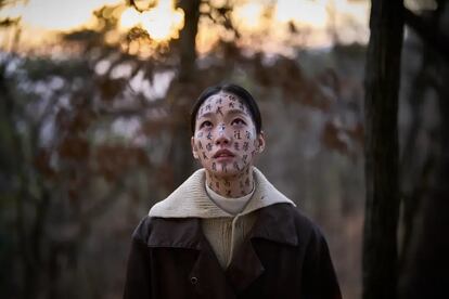 Kim Go-eun, en 'Exhuma'.