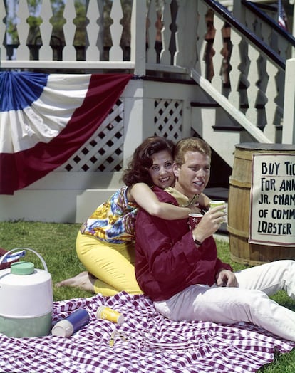 Barbara Parkins y Ryan O'Neal