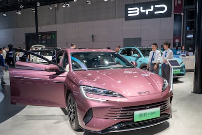 Un modelo de BYD expuesto en el Salón del Automóvil de Shanghái en abril de 2025.