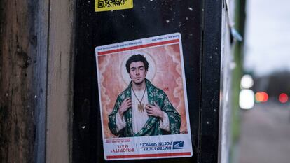 Poster with the face of Luigi Mangione with a saint's halo, on a street in Glasgow