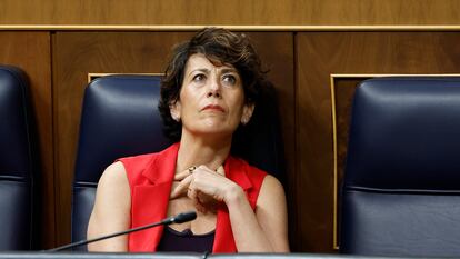 La ministra de Inclusión, Seguridad Social y Migraciones, Elma Saiz, en el Congreso.