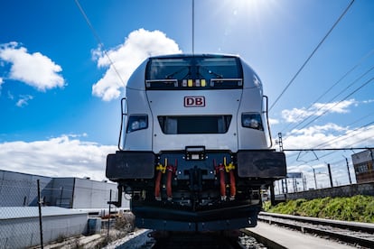 Tren de Talgo en la estación de Las Matas.