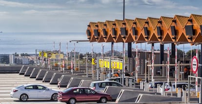 Peaje de Vilassar de Mar (Cataluña) en la autopista C-32, una de las infraestructuras en las que se realizarán las pruebas de la nueva herramienta de Google, en una imagen de archivo.