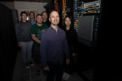 The American computational biologist Adam Siepel, together with the rest of his research team.