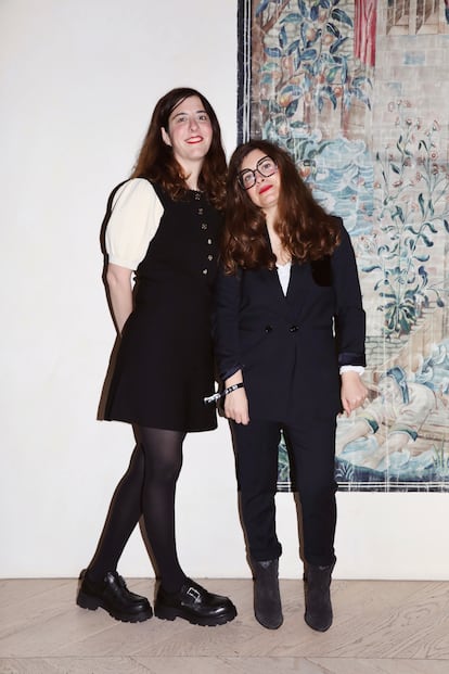 Las ganadoras de un Ondas Lucía Lijtmaer e Isa Calderón, presentadoras de 'Deforme semanal'.